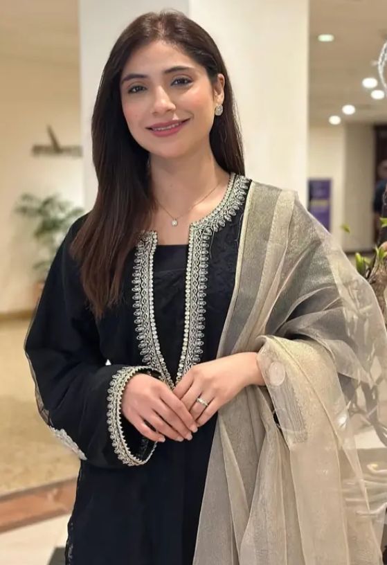 Sajal Malik Leaked Sex Video, Pakistani Famous Interview Girl Nude Fucking MMS Video